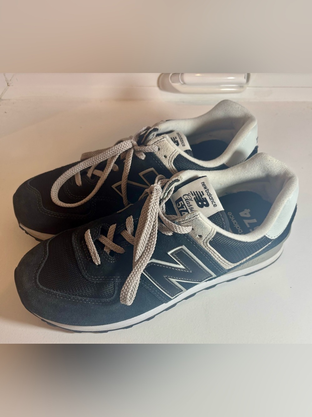 New Balance Women's 574 Navy and White Lace-Up Sneakers 10.5 Wide